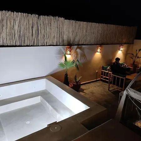 Caravane Palace Riad 4 Chambres En Exclusivite Marrakesh Exterior photo
